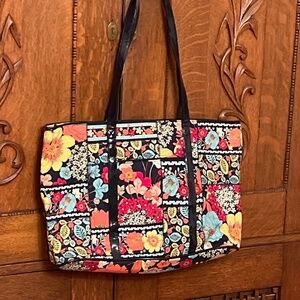 Vera Bradley purse/tote. Beautiful like new condition.